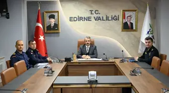 Edirne Valisi Sezer yeni yıl tedbirleri toplantısına katıldı