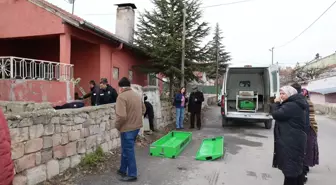 Evinde sobadan çıkan yangında öldü