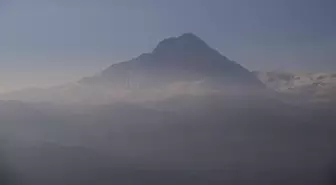 Iğdır'da Tekelti Dağı sisler arasında görüntülendi