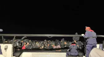 İzmir açıklarında göçmen mesaisi: 44 yakalama, 18 kurtarma