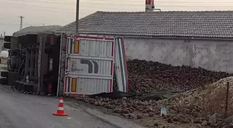 Karapınar'da pancar yüklü tır devrildi: 1 yaralı