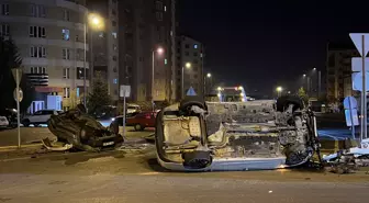 Kayseri'de iki otomobil çarpıştıktan sonra takla attı: 2 yaralı