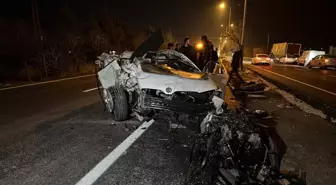 Kilis'te park halindeki tıra çarpan otomobilde 2 kişi yaralandı