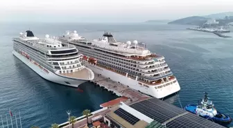Kuşadası'na iki kruvaziyerle 1748 turist geldi