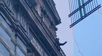 Louvre Müzesi'ne demir parmaklıklar yerleştirildi