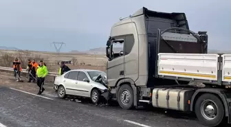 Nevşehir'de tırla çarpışan otomobildeki 1 kişi öldü, 3 kişi yaralandı
