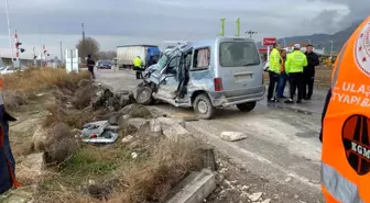 Tır ile hafif ticari aracın çarpıştığı kazada yaşlı adam hayatını kaybetti