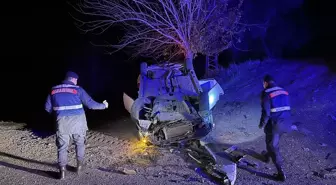 Adıyaman'da şarampole devrilen otomobildeki 3 kişi yaralandı