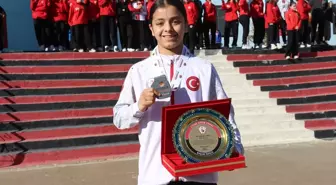 Avrupa 17 Yaş Altı Boks Şampiyonası'nda ikinci olan Asmin Cabas Cizre'de sevinçle karşılandı