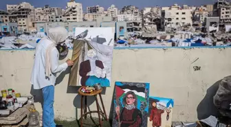 Gazzeli küçük ressam Sara, İsrail'in saldırılarıyla birlikte sadece 'yıkım ve kan' çizer oldu