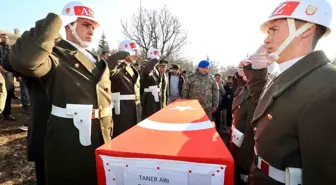 Hayatını kaybeden uzman çavuş Arı, son yolculuğuna uğurlandı