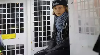 İngiltere'de gözaltına alınan aktivist Thunberg serbest bırakıldı