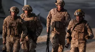 Jandarma komandolar, İzmir'de gerçekleştirilen 'Savaşçı Yarışması'nda mücadele ediyor