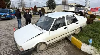 Kamyonet otomobile çarptı: 2 yaralı