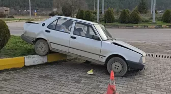 Karabük'te kamyonetle çarpışan otomobildeki 2 kişi yaralandı