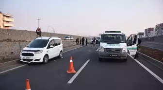 Şanlıurfa'da minibüs ve hafif ticari aracın çarptığı yaya öldü