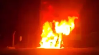 Seyir halindeki işçi servisi alev topuna döndü