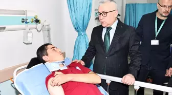 Sivas'ta öğrenci servisi devrildi: 15 yaralı