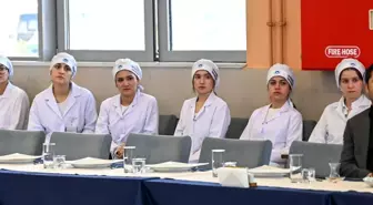 Üniversiteli aşçı adayları hünerlerini sergiledi