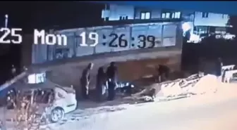 3 kişiye saldırıp ısıran köpek, tabancayla vuruldu; o anlar kamerada