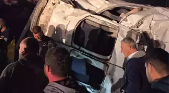 Adana'da devrilen işçi servisinde 2 kişi yaralandı