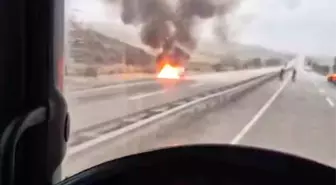 Ankara'da seyir halindeki otomobil alev aldı