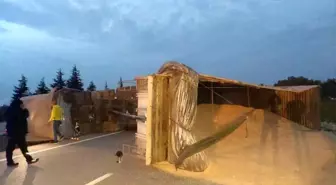 Bandırma-Susurluk karayolunda TIR devrildi: Yol bir süre trafiğe kapandı