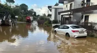 Bodrum'da sağanak; evin istinat duvarı çöktü, yollar göle döndü