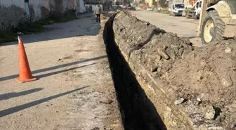 Boru döşemesi yapılan kanalda toprak kayması; 3 yaralı