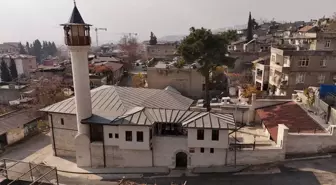 Depremde ağır hasar alan Duraklı Camisi, cemaatle buluşuyor