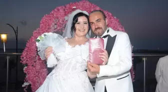 Evlenmek için kaçırdığı kocasıyla 15 yıl sonra hayallerindeki düğünü yaptılar