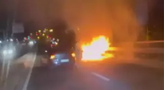 Eyüpsultan'da otomobil alev alev yandı