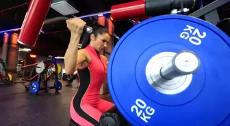 Feryal öğretmenin eğitimden dünya sahnesine fitness başarısı