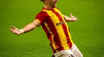 Göztepe'de Arda ve Dennis yakın markajda