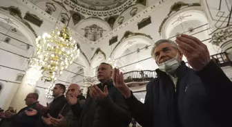 İzmir'de Regaip Kandili dualarla idrak edildi