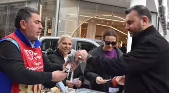 İzmirlilerden 800 milyon TL'lik rekor ikramiyeli Milli Piyango yılbaşı biletlerine yoğun ilgi