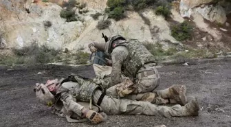 Jandarma Komando Özel Harekat birlikleri, 'Savaşçı Yarışması'nda mücadele ediyor