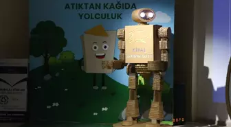 Kahramanmaraş'ta atık kağıtlardan üretilen karton robot öğrencilere çevre bilinci kazandırdı