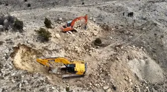 Karaman'da kepçeyle tarihi eser arayanlara operasyon: 14 gözaltı