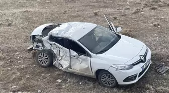 Kars'ta kamyonla çarpışan otomobil şarampole devrildi