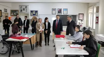 Kütahya Valisi Işın: 'Özel bireylerin mesleki beceriler kazanması ve üretime katılması büyük önem taşıyor'