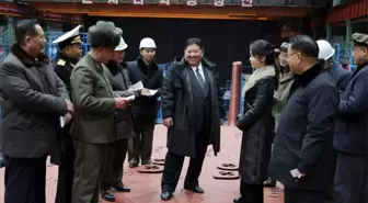Kuzey Kore lideri Kim, inşası süren dev nükleer denizaltını denetledi