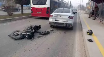 Malatya'da otomobille çarpışan motosikletli yaralandı