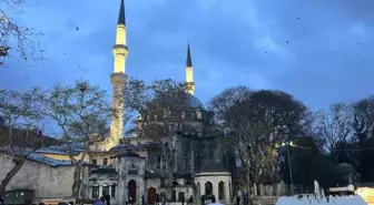 Regaip Kandili'nde vatandaşlar Eyüpsultan Camii'ne akın etti