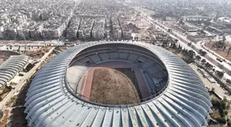 Suriye'de devrik rejimin askeri üsse dönüştürdüğü Halep Stadı futbol dünyasına yeniden kazandırılacak