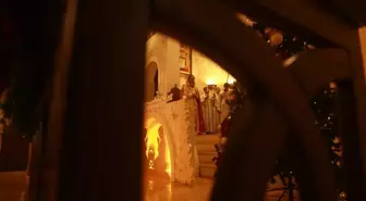 Suriye'nin Halep ilindeki Süryani Ortodoks Kilisesi'nde Noel ayini yapıldı