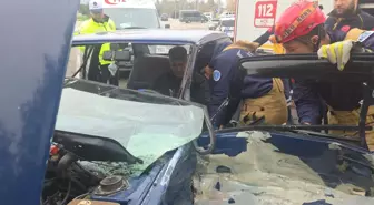 Orhangazi'de Ters Yönde Giden Otomobil Kamyonetle Çarpıştı: 1 Yaralı