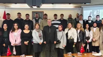 Trabzon'da üniversite öğrencilerine 'Dijital Çağda Kurumsal İletişim' eğitimi verildi