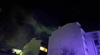 Van'da apartmanda yangın; 15 kişi dumandan etkilendi