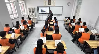 Vanlı öğrencilerin Sincan Uygur Özerk Bölgesi'yle ilgili kaleme aldığı şiirler kitaplaştırıldı